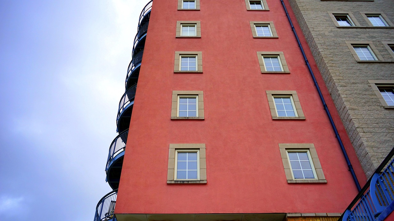 building-1613225-1280